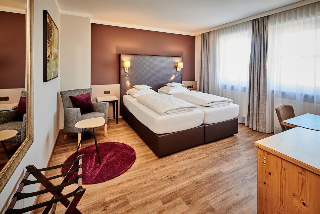 Hotel am See Neutraubling Buitenkant foto